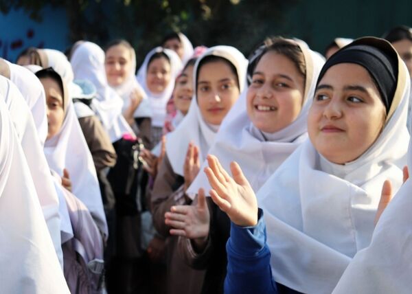 صبحگاهی غرق در علم و شادمانی در آموزشگاه جمهوری اسلامی ناحیه یک شهرستان بهارستان 