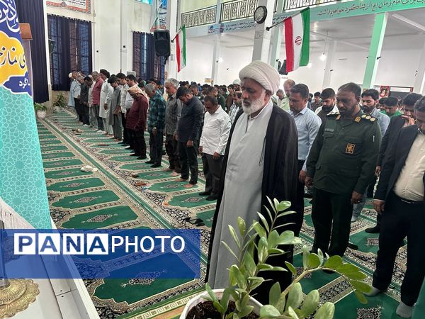 حضور پرشور دانش‌آموزان بشاگرد در نماز جمعه 