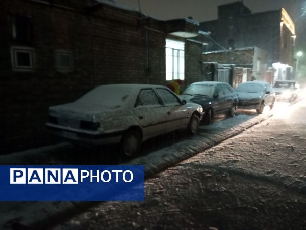 گذری بر دقایق اول بارش برف پاییزی در نیشابور 