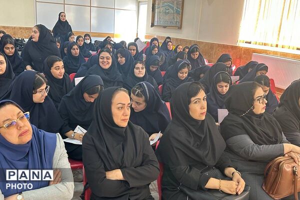 آموزش امداد و نجات در مدرسه گل‌های نمونه ورامین