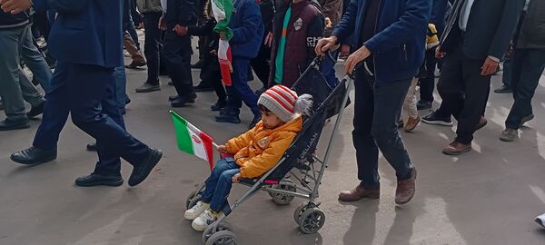 حضور پر شور کودکان و نوجوانان خلیل آبادی در راهپیمایی ۲۲ بهمن