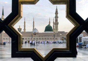 طلوع نور در دنیای آکنده از جهل و نادانی 