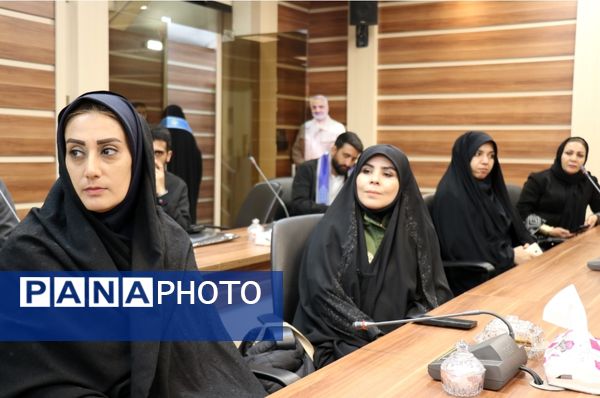 نشست مشاور وزیر در امور تشکل‌های دانش‌آموزی با کارشناسان سازمان دانش‌آموزی استان خراسان رضوی