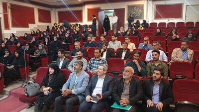 دوره توانمندسازی و اجرای گروه سرود مدرسه فرزانگان 5 ساوجبلاغ