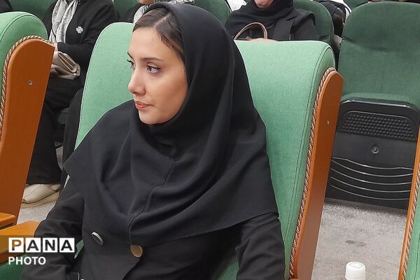  کارگاه تفکر دیزاین در تولید اکسسوری چرمی با حضور هنرجویان و هنرآموزان هنرستان‌های ملارد