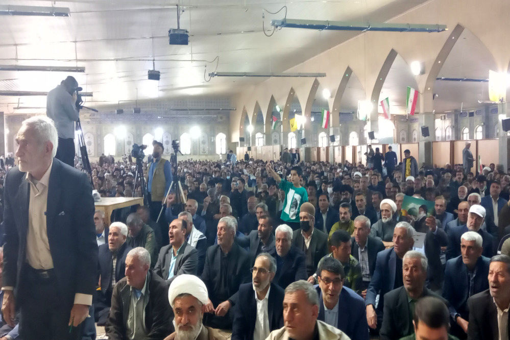 اقامه آخرین نماز جمعه ماه مبارک رمضان با حضور چشمگیر مردم یاسوج