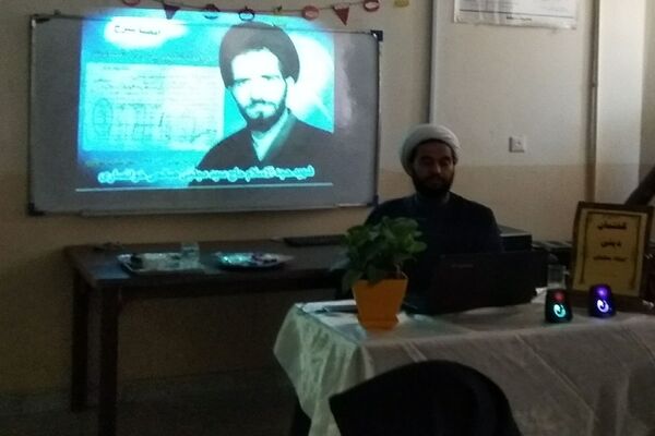 محفل انس با قرآن و گفتمان دینی با یادبود شهدای مقاومت در دبیرستان هوشنگی