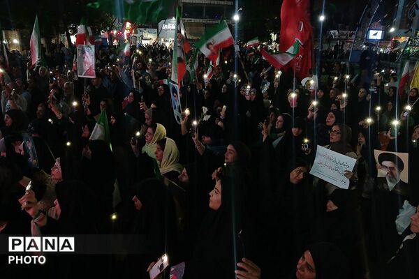 تداوم تجمعات شبانه در میدان امام خمینی (ره)
