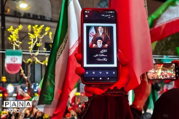 میدان هفت‌تیر بهارستان دو میزبان راهپیمایی شبانه مردم و فرهنگیان