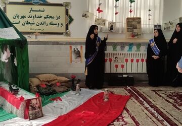 جلوه هایی از نمایشگاه مدرسه انقلاب در دبیرستان حضرت خدیجه(س) جعفرآباد 