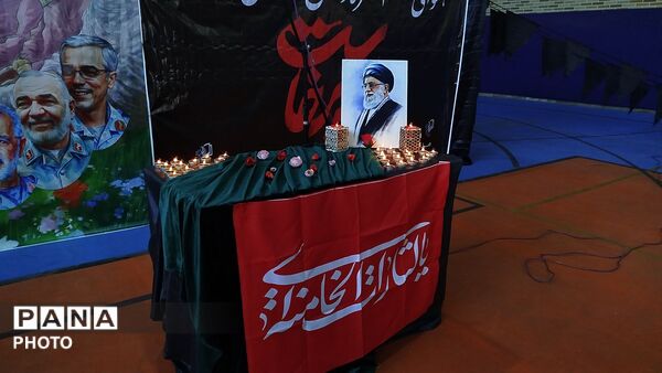 هم‌نوایی هزار دانش‌آموز مدارس شهرستان فردیس در سوگ رهبر شهید