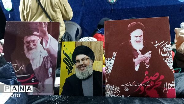 راهپیمایی گسترده مردم نیشابور در احتماع شبانه