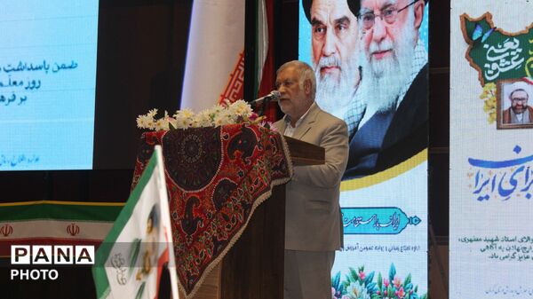 گرامیداشت هفته معلم در دانشگاه فرهنگیان کرمان 