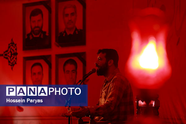 مراسم بزرگداشت شهیدان خدمت در دبیرستان متوسطه دوم امام صادق(ع)