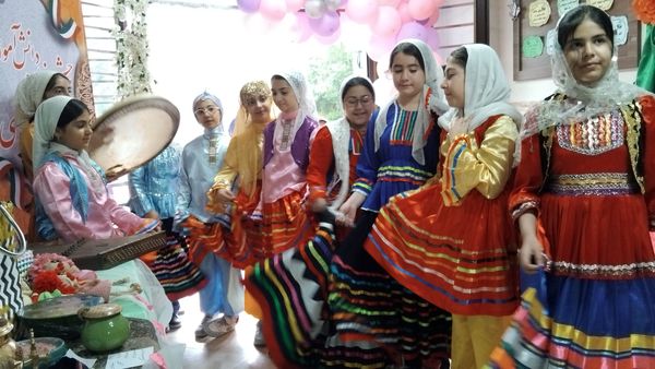 برگزاری جشنواره ایران شناسی در دبستان دخترانه شهدای ایران تایر