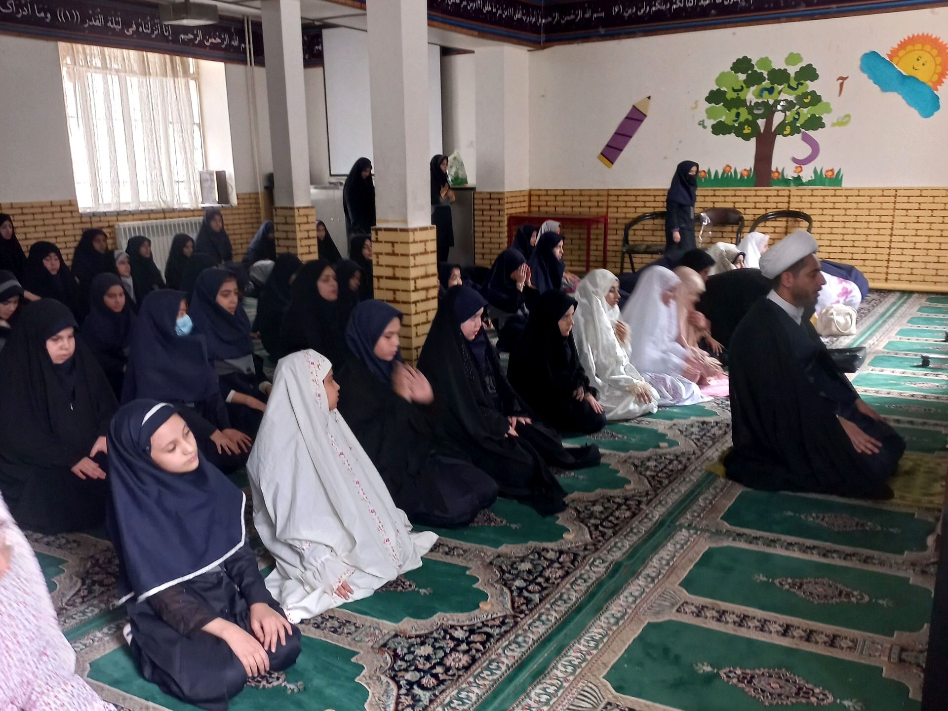 زنگ نیایش همراه با بهار علم و دانش در مدرسه شهید جواهری دو