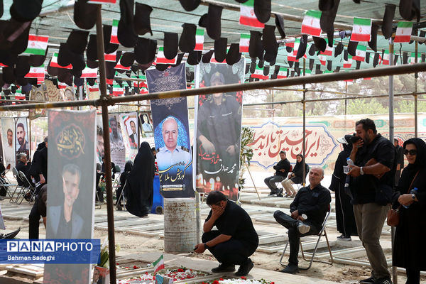 حال و هوای ظهر عاشورا در قطعه شهدای جنگ تحمیلی رژیم صهیونیستی