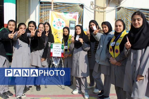 انتخابات شورای دانش‌آموزی در دبیرستان مائده گلوگاه