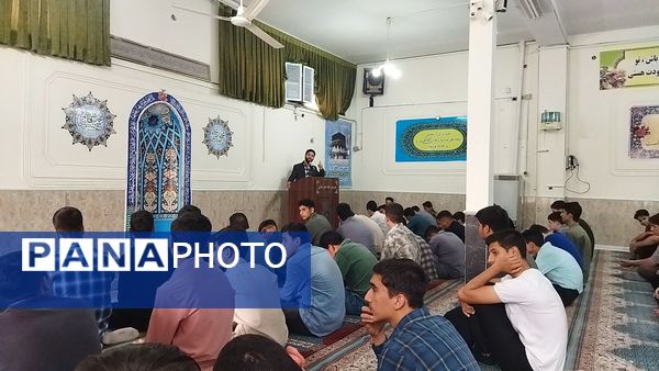 اولین نماز جماعت دبیرستان شاهد ابوذر غفاری در سال تحصیلی جدید 