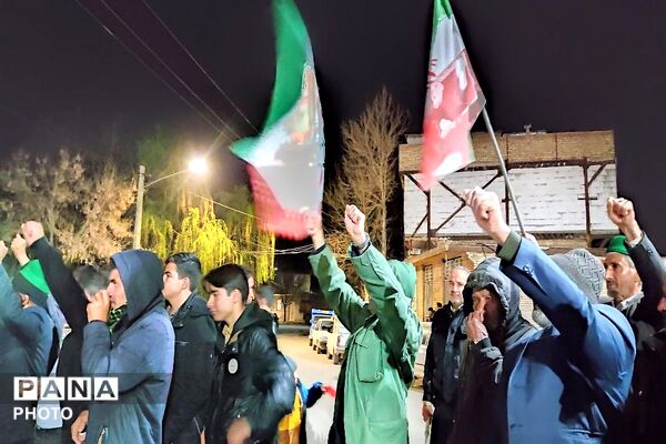 در کنار هم ایستاده ایم-۲