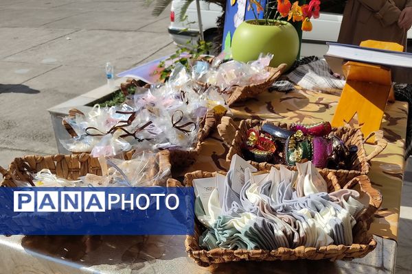 گرامیداشت روز دانش‌آموز در دبیرستان فرزانگان قائمشهر