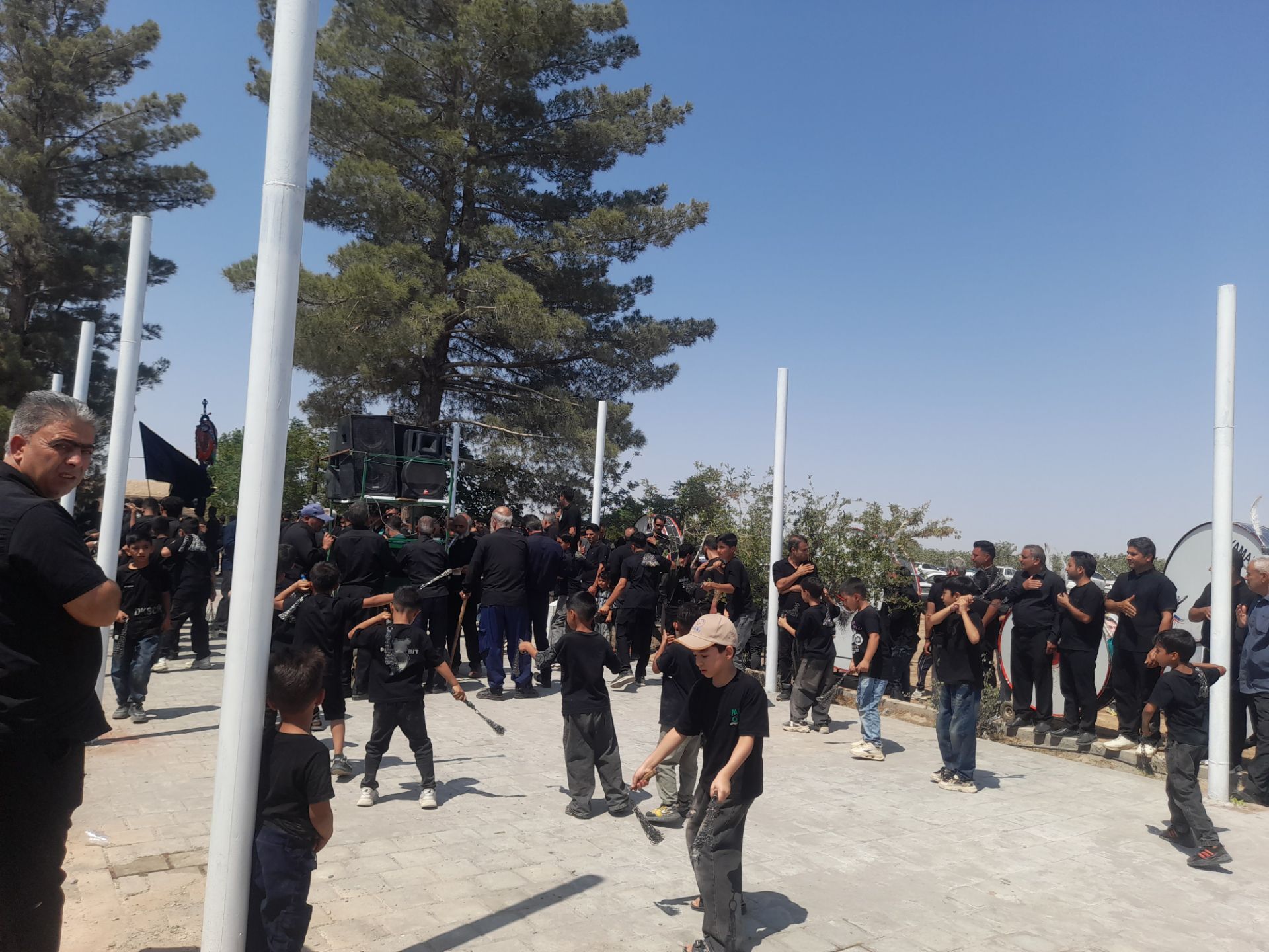 مراسم روز عاشورا در روستای عظیم اباد 