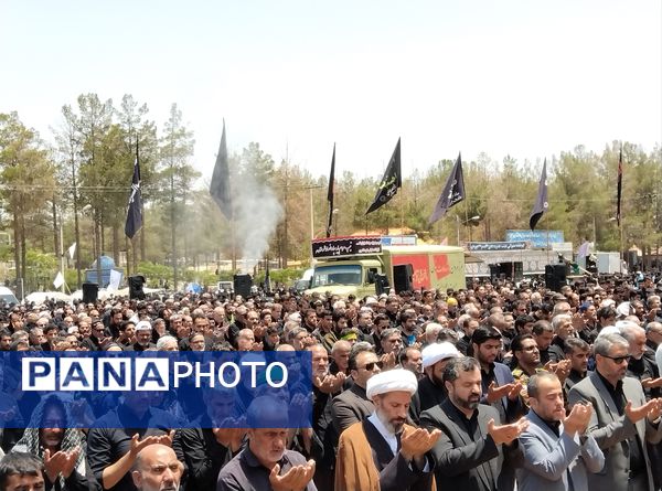 اقامه نماز ظهر عاشورا در بیرجند