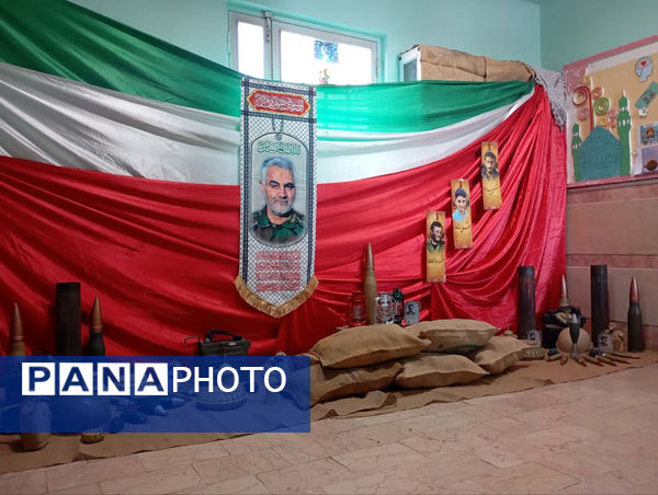 جلوه‌هایی از انس و ارادت دختران دانش‌آموز مدرسه انقلاب اسلامی۲ قم به شهیدان