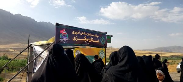 موکب «عشاق الحسین(ع)» در مسیر پیاده‌روی جاماندگان اربعین شازند 