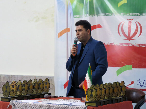 جشن انقلاب و کلنگ زنی زمین چمن دبیرستان شاهد امام حسین (ع)