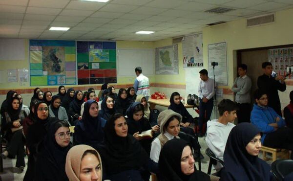جشنواره «برگی از دانش» در دبیرستان نمونه دولتی کاشانی‌پور فردیس