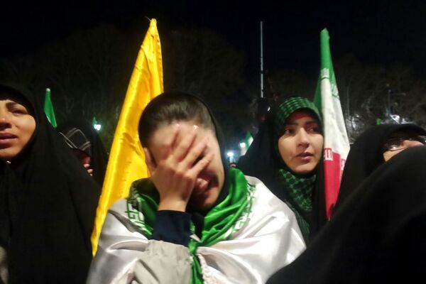  شور و همبستگی در تجمعات شبانه همدان