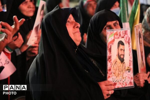 خروش مردم پاکدشت در میدان معلم تجلی وحدت و شور ملی  
