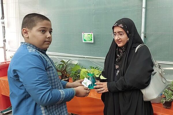 افتتاح گلخانه «باغ سلیمی» در دبستان شهید سلیمی جهرمی کهریزک 