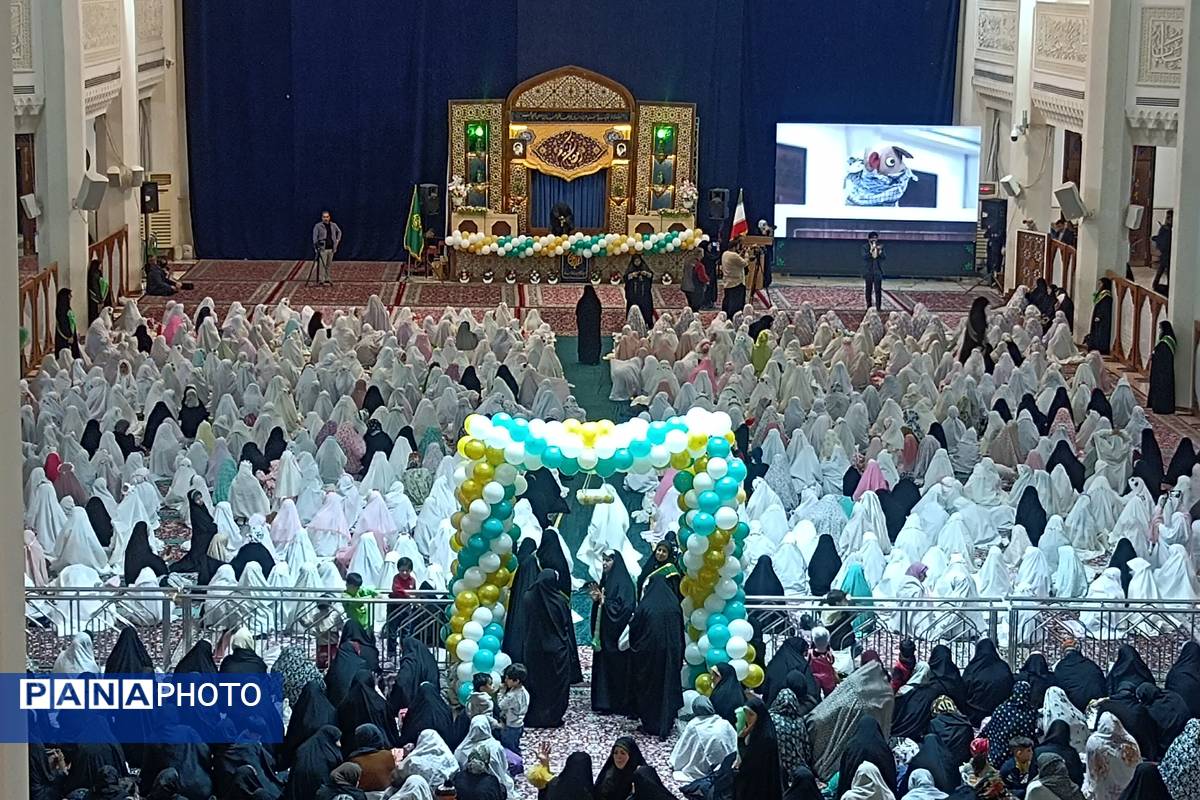 برگزاری جشن ۱۰۰۰ دانش‌آموز دختر روزه اولی در شیراز