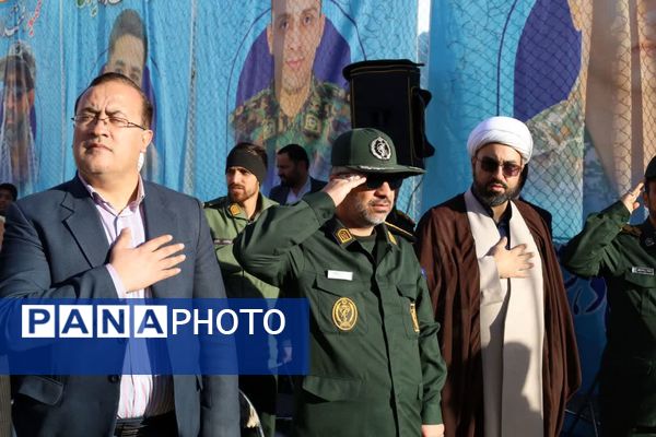 آیین نمادین نواختن «گلبانگ انقلاب اسلامی » در مدرسه احمد فتاحی ناحیه دو یزد