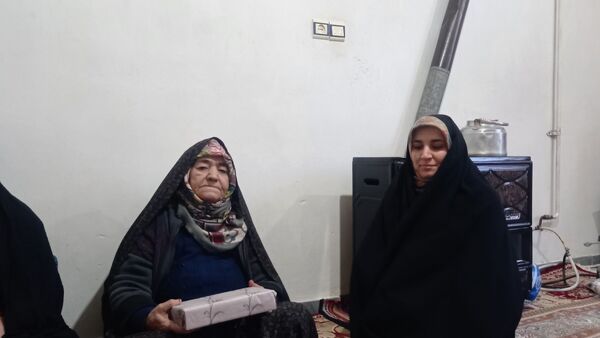 دیدار بانوان پایگاه پنج تن از مادر شهید یدالله علیزاده