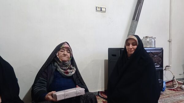 دیدار بانوان پایگاه پنج تن از مادر شهید یدالله علیزاده