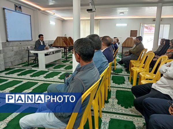 جلسه انجمن اولیا و مربیان مدرسه آیت الله خامنه‌ای