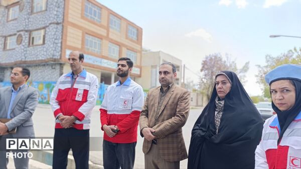 روییدن امید از خاک شهادت؛ نهال‌هایی به نام رهبر شهید و شهدای مدرسه میناب