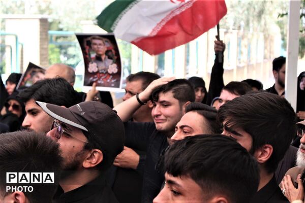آیین تشییع پیکر دانش‌آموز شهید «سید محمد حسینی مقدم»