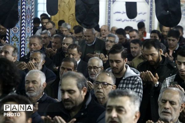 اقامه نماز باشکوه عید سعید فطر در شهرستان فیروزکوه