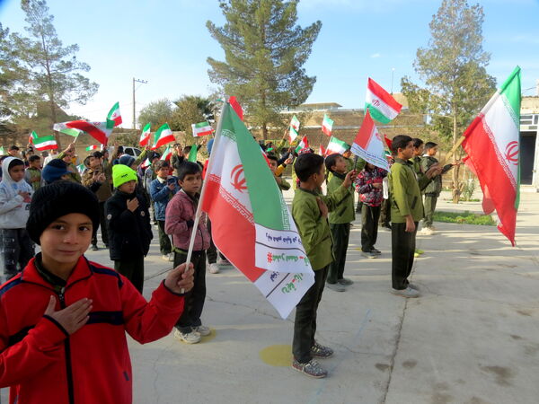 قاب پانا خاتم از شادی و نشاط دانش‌آموزان 