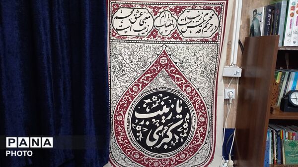 نصب تصاویر شهدا و کتیبه های محرم در هیئت‌ مسجد صاحب‌الزمان(عج)