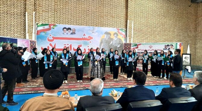 نواختن زنگ انقلاب در دبیرستان آرمیتا مصلی‌نژاد یاسوج