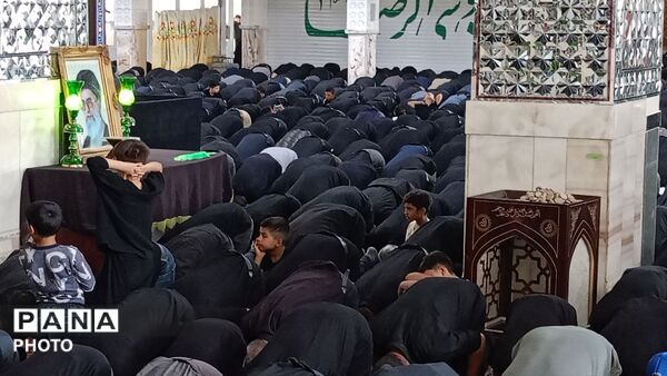 اقامه نماز ظهر عاشورا در کاشمر