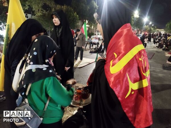 شبِ اشک و عرفان در حسینیه امام خمینی