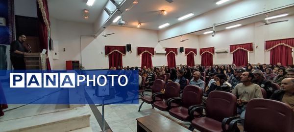 انتخابات انجمن و اولیا و مربیان مدرسه نمونه دولتی فرزانگان شهرستان شیروان 