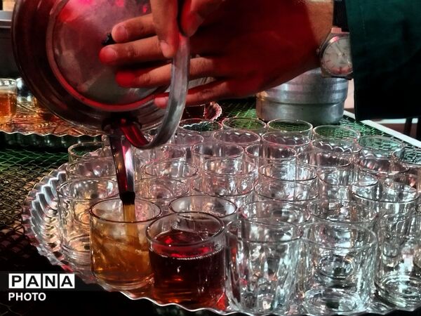 خدمت‌رسانی چایخانه حضرت زهرا(س) در دویست‌ و شانزدهمین شب اجتماعات نیشابور