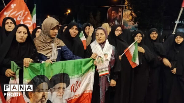 نود و هفت شب حضور حماسی و با شکوه مردم کوهدشت، در میدان امام خمینی(ره)